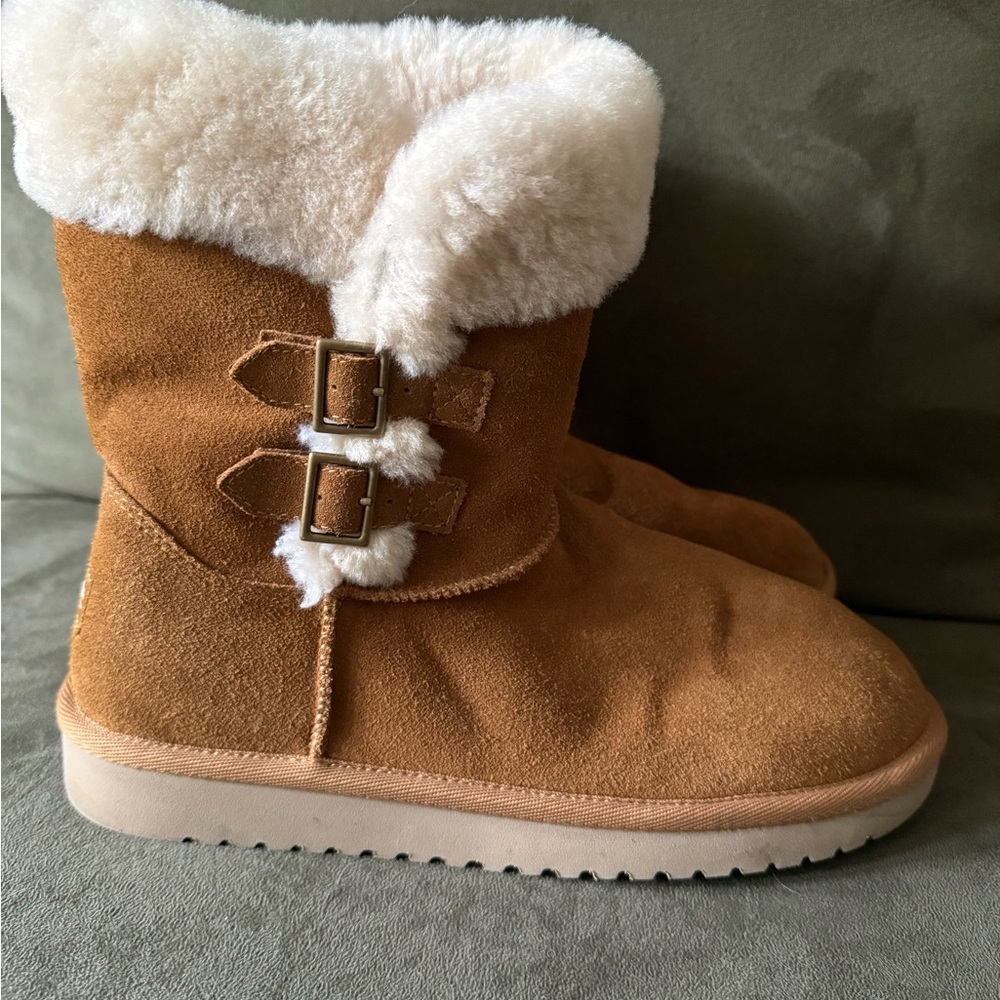 Koolaburra by UGG Tan Suede Boots with Cream Fur Lining